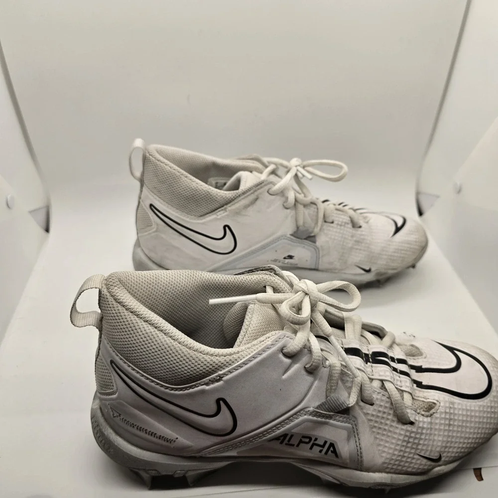 Nike 6Y White FastFlex Alpha Cleats Youth‎ Boy or Girl 6Y -CV0581-109